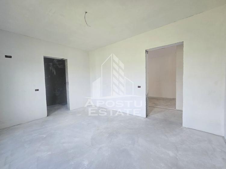 Jumatate de duplex pe parter cu 4 camere si 2 bai, Sag