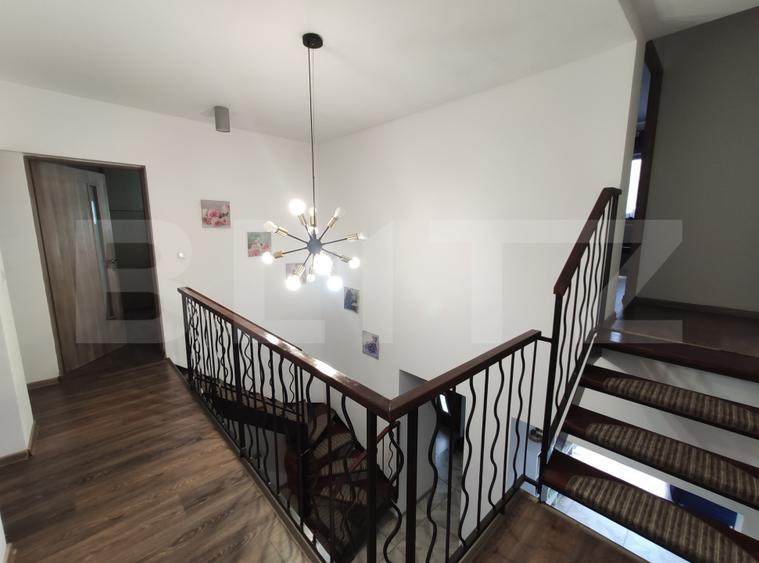 Casa cu 7 camere, 250 mp, curte, zona Dorolt