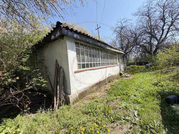 Teren cu deschidere la DN- 1047 mp + casă Lunca Corbului