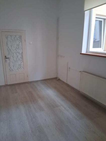 Tineretului metrou D+1+M NEMOBILATA , pretabila birouri/locuit