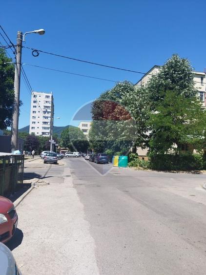 Apartament 2 camere de vânzare etaj intermediar