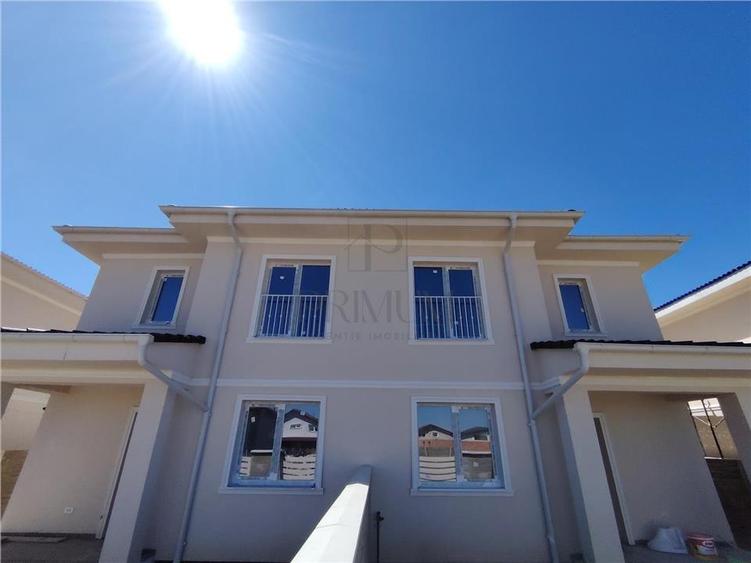Duplex spatios - bucatarie inchisa - zona in plina dezvoltare