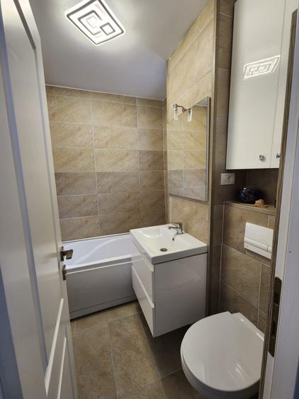 Închiriez apartament cu 3 camere și garaj