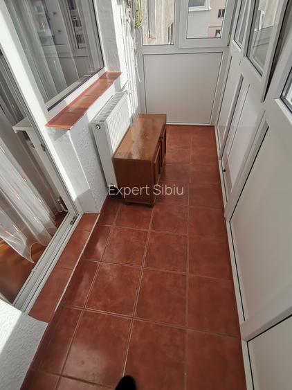 INCHIRIEZ apartament 4 camere decomandat,renovat,zona Strand - 12