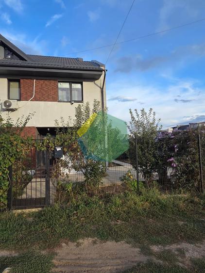 Casă tip duplex P+1+M, cu mansardă de 50 mp și curte generoasă