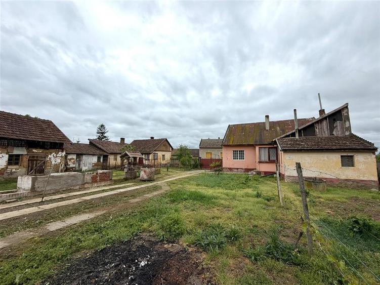 CASA CU TEREN 975 MP | ACCES AUTO | ZONA SANTIMREU | BIHOR