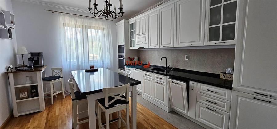 Casa de vanzare cu 1698mp teren 4 camere si pivnita
