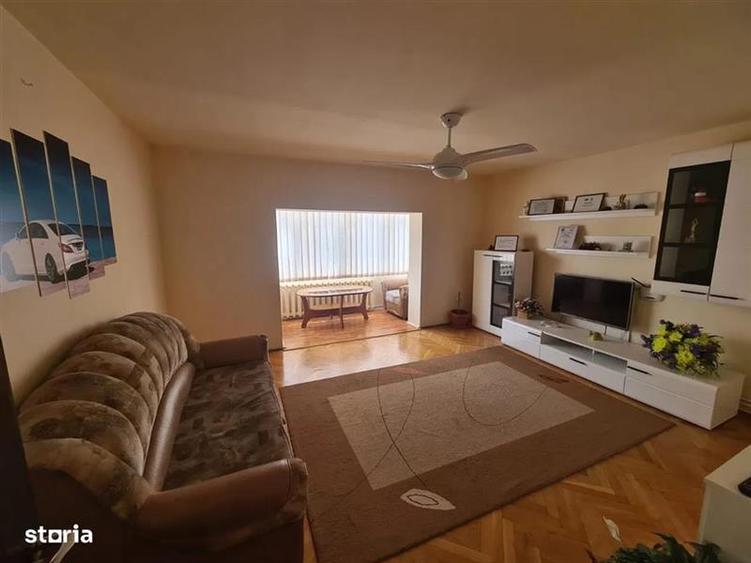 Apartament 3 camere,2 bai,2 balcoane.Centrul Civic!