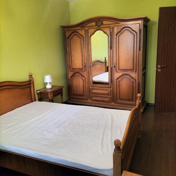 Proprietar inchiriez apartament cu 3 camere semidecomandate in zona centrală