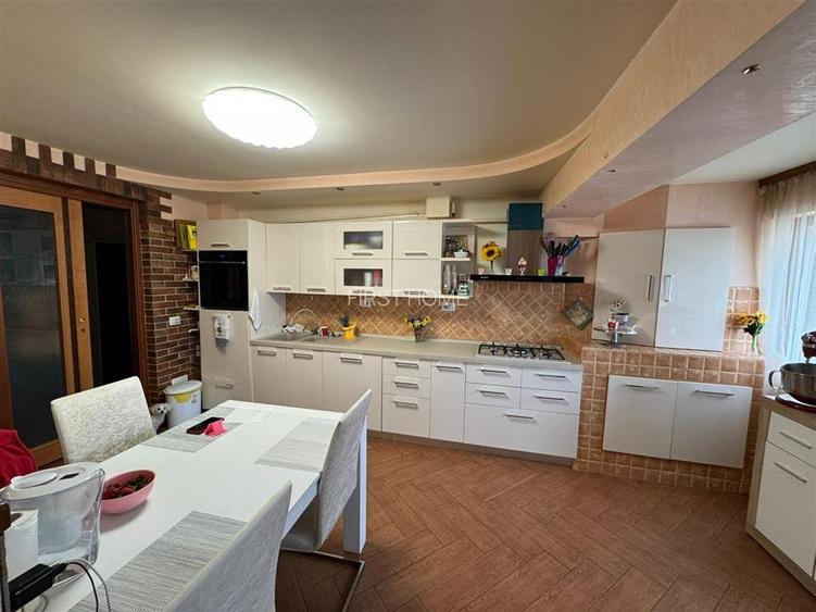 Apartament 3 camere, etaj 2, zona ultracentrala, renovat complet - 3