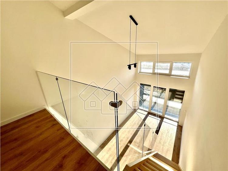 Penthouse 2 camere, bucatarie separata,balcon - mobilat si utilat