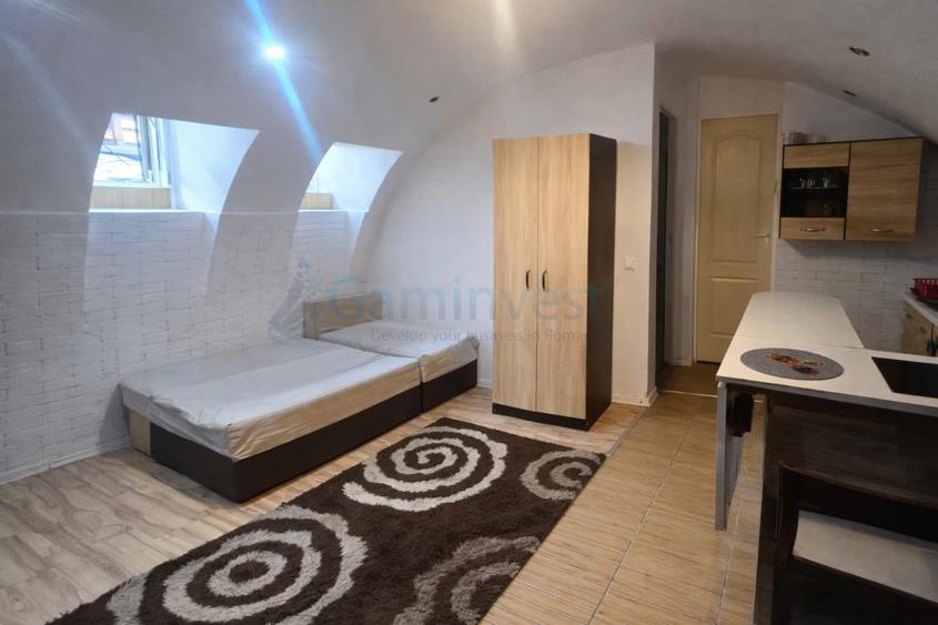 Apartament cu doua camere ultracentral,la demisol, Piata Unirii,Oradea