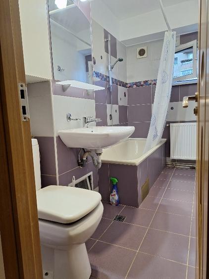 Inchiriez apartament 3 camere în Brașov-Răcădău