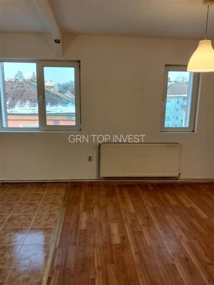 Apartament 2 camere la mansarda in zona Strand - 11