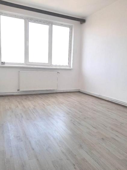 Apartament 3 camere etaj 10 pe Mihai Viteazu