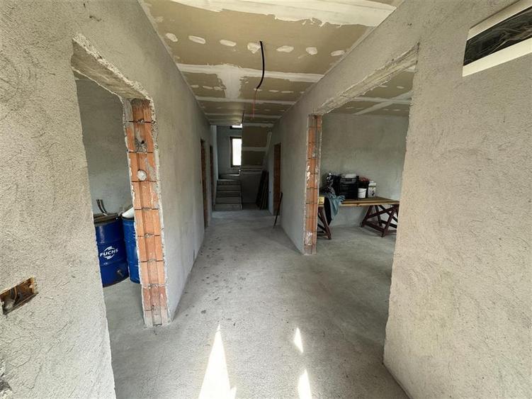 Casa noua cu 6 camere in SAGU la principala