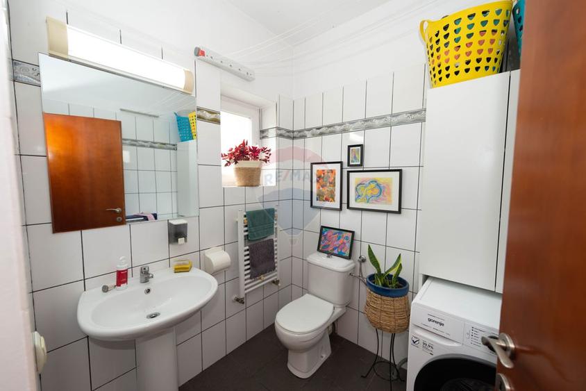 Casa de vanzare 4 camere, zona Otopeni, Odai