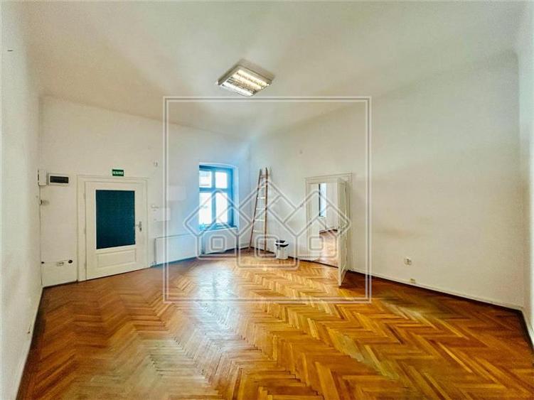Spatiu comercial de inchiriat - 600 mp, Centrul Istoric - Sibiu
