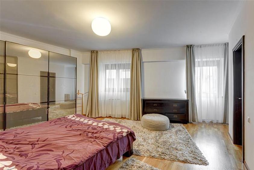 Apartament 4 camere cu gradina 84mp. Parcare.
