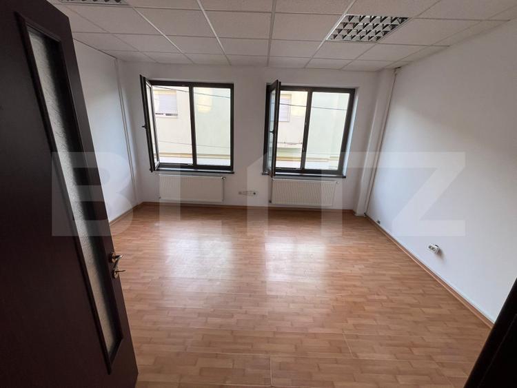 Clădire multifuncțională, de inchiriat, 600 mp, zona Micro 11