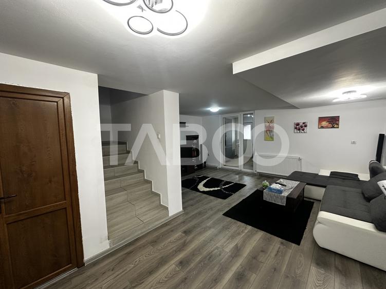 Casa individuala formata din 2 apartamente de vanzare si piscina