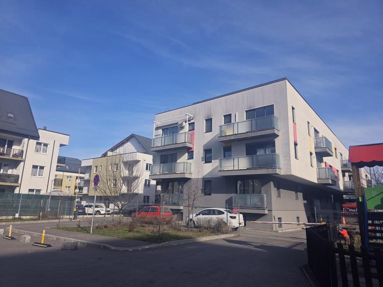 Vand apartament 2 camere open space zona Tractorul langa Isaran