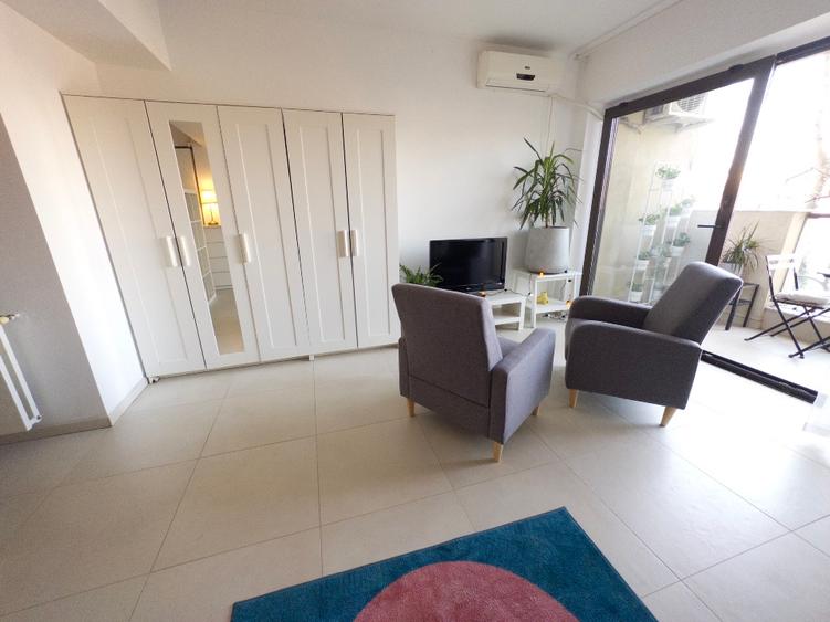 Inchiriez garsoniera studio cu terasa ultracentral parc Cismigiu