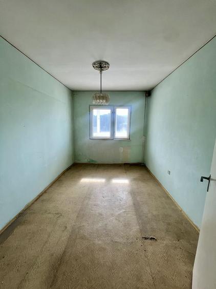 Vand apartament 3 camere Grivitei