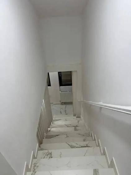 Casă cu 2 camere, curte și foișor – zona Vitan Mall