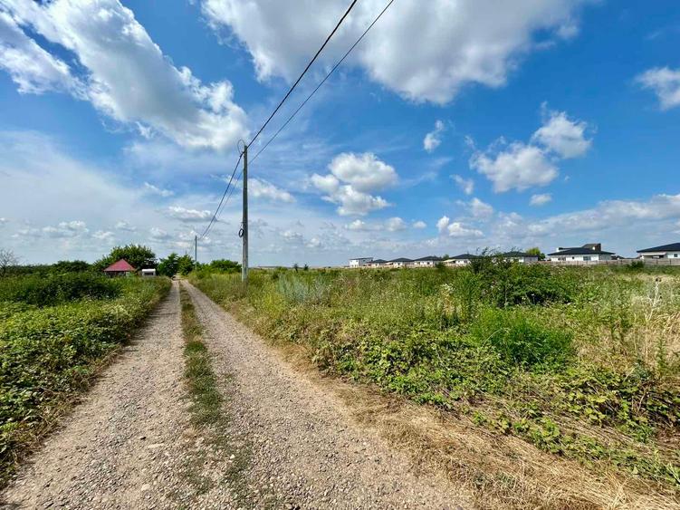 Teren intravilan 551 mp Vorovești – Miroslava, Iași 22,06 ml deschidere zona de case utilitati