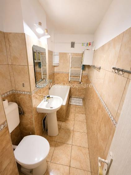 Dâmbovița – Piața Flavia | 1 Cameră | Decomandat | Centrală proprie | Etaj 2 - 4
