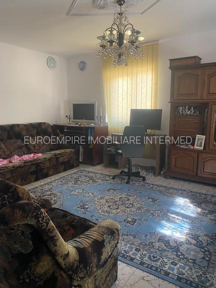 Casa 6 camere de vanzare zona KM 5 - 3