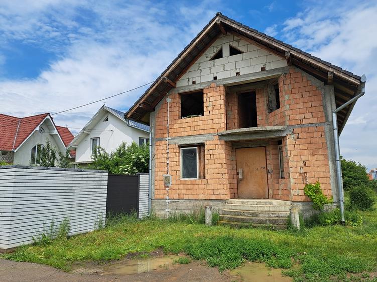 Vand casa cu teren 572mp, Reghin, Mures