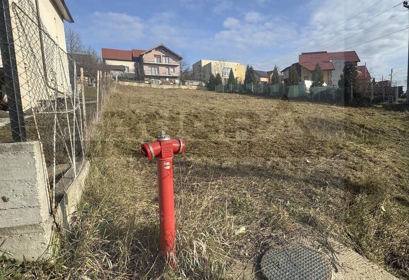 Teren de 800 mp cu autorizatie pentru casa, zona Calea Baciului