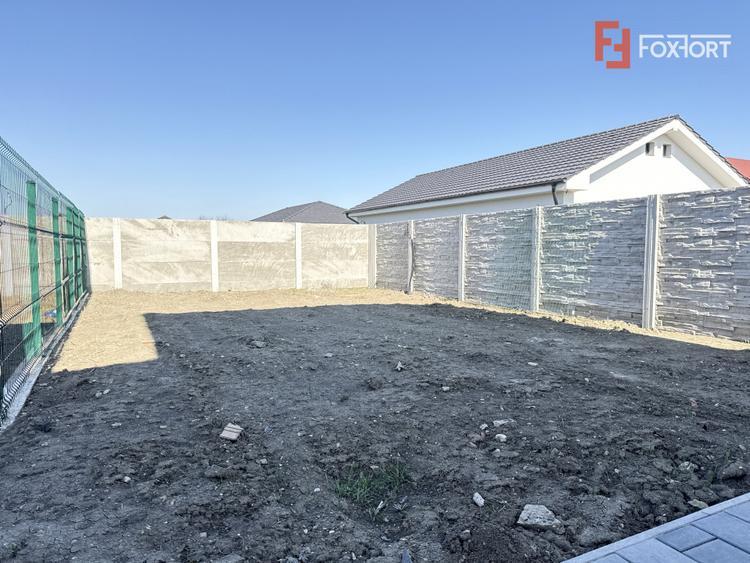 Duplex 4 camere situat la drum asfaltat, in Sacalaz