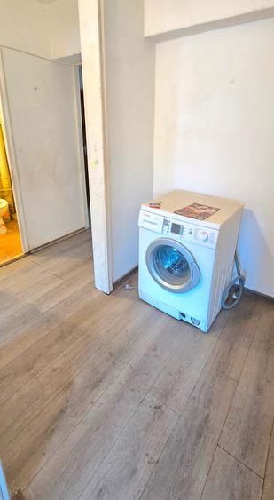 Apartament 3 camere decomandat, 2 bai, balcon inchis, centrala, etaj 1