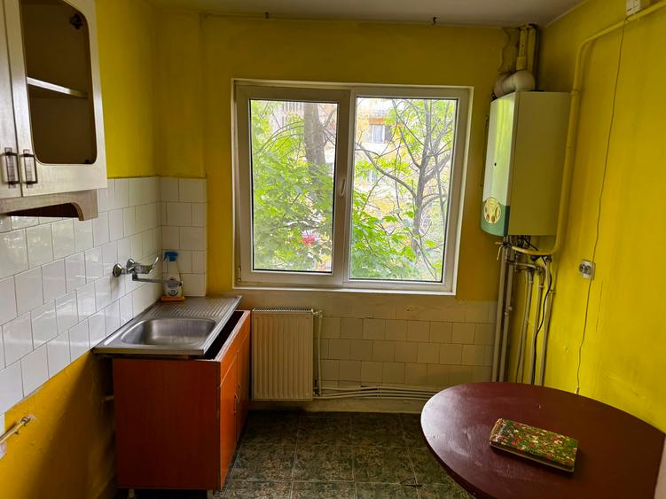 Apartament 3 camere, etaj 2/4, zona Podu Ros