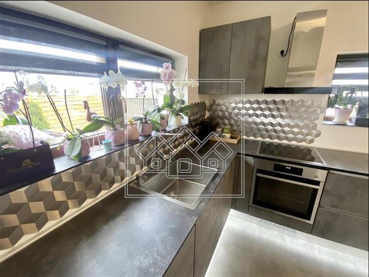 Casa moderna, cu 4 camere si teren de 220 - Selimbar