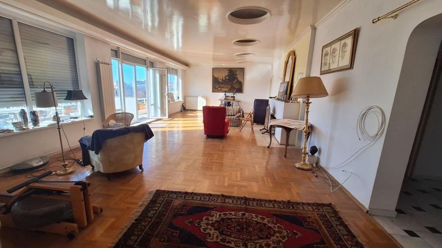 Apartament tip penthouse 40mp terasa 5 camere 200mp utili