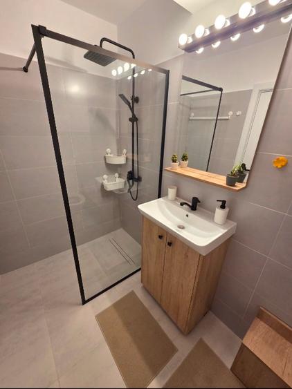 Proprietar, garsoniera Titan, 1 minut metrou, prima inchiriere