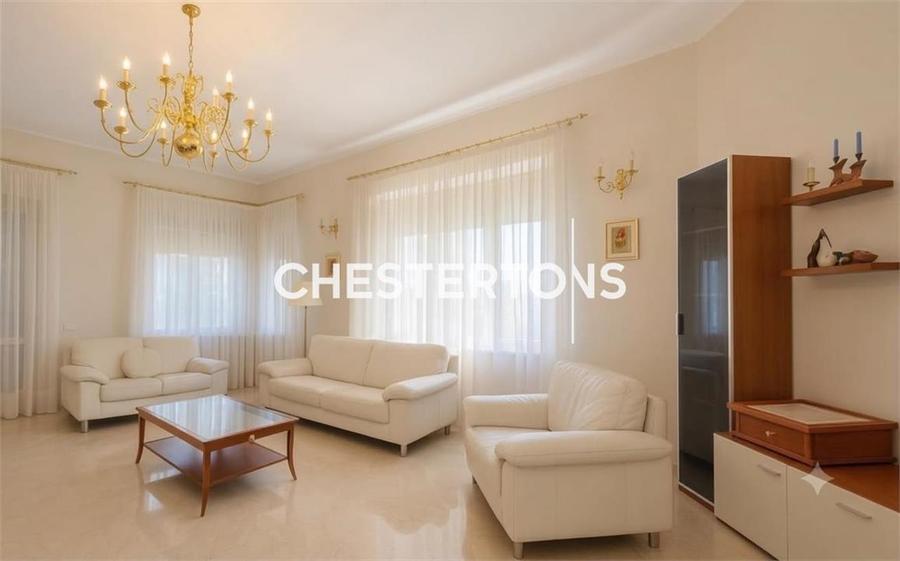 Vila exclusivista cu 7 camere si piscina, teren de 2500 mp, D+P+1+M LA 4 minute