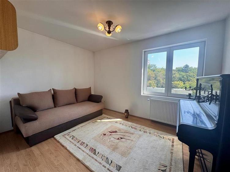 Decomandat, luminos, 2 camere si priveliște superba, zona 7 Noiembrie