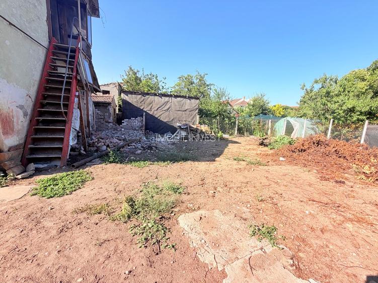 Casă de vânzare în zona Centrală -71 mp utili + 385 mp teren–150.000 € - 2