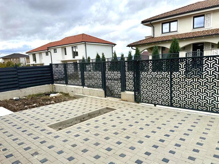 Casă deosebită cu arhitectură modernă, Dezmir