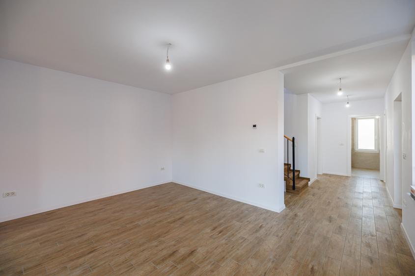 Duplex P+E în Moșnița Nouă, 3 dormitoare, 3 bai, teren 403 mp. Comision 0%