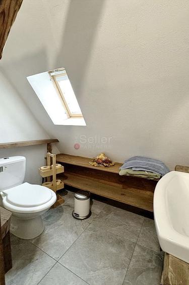 Investitie in Centrul Istoric: Apartament cu Pivnita/Crama (Optional)