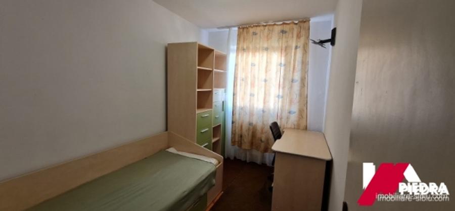 Inchiriez apartament 3 camere,situat pe B-dul Mihai Viteazu, et.3