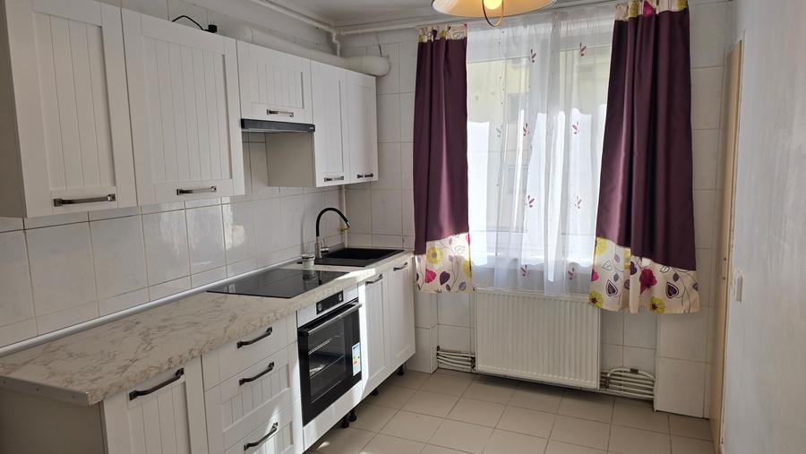 Inchiriez apartament de 3 camere  Deva, Imp.Traian, etaj 2, PRIMA INCHIRIERE