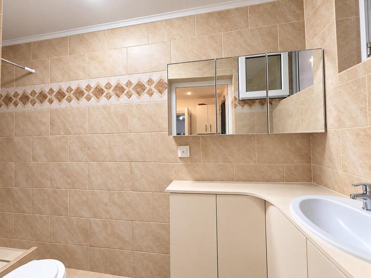 Casă renovată integral în Tomis 2 | Teren 90 mp | Parcare proprie