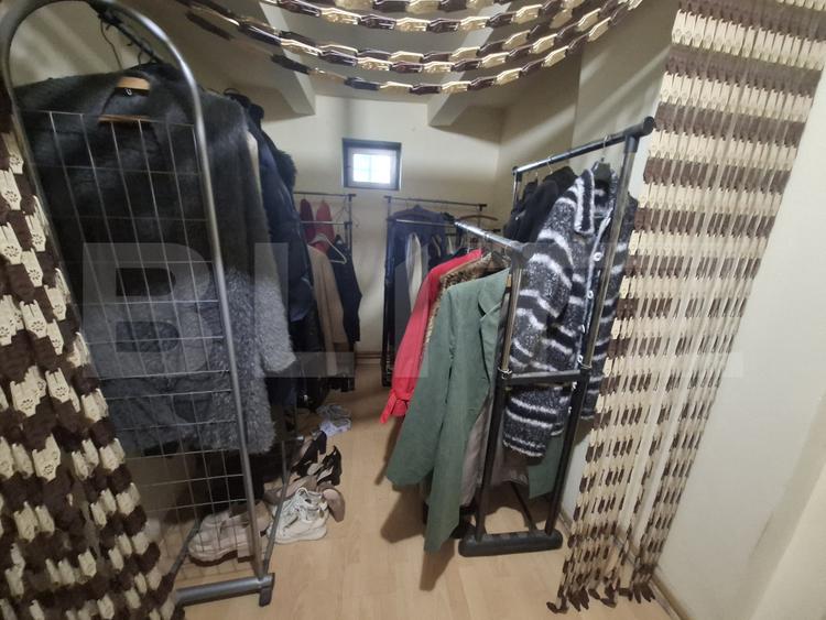 Casa cu 3 camere, 218 mp, zona Lazuri